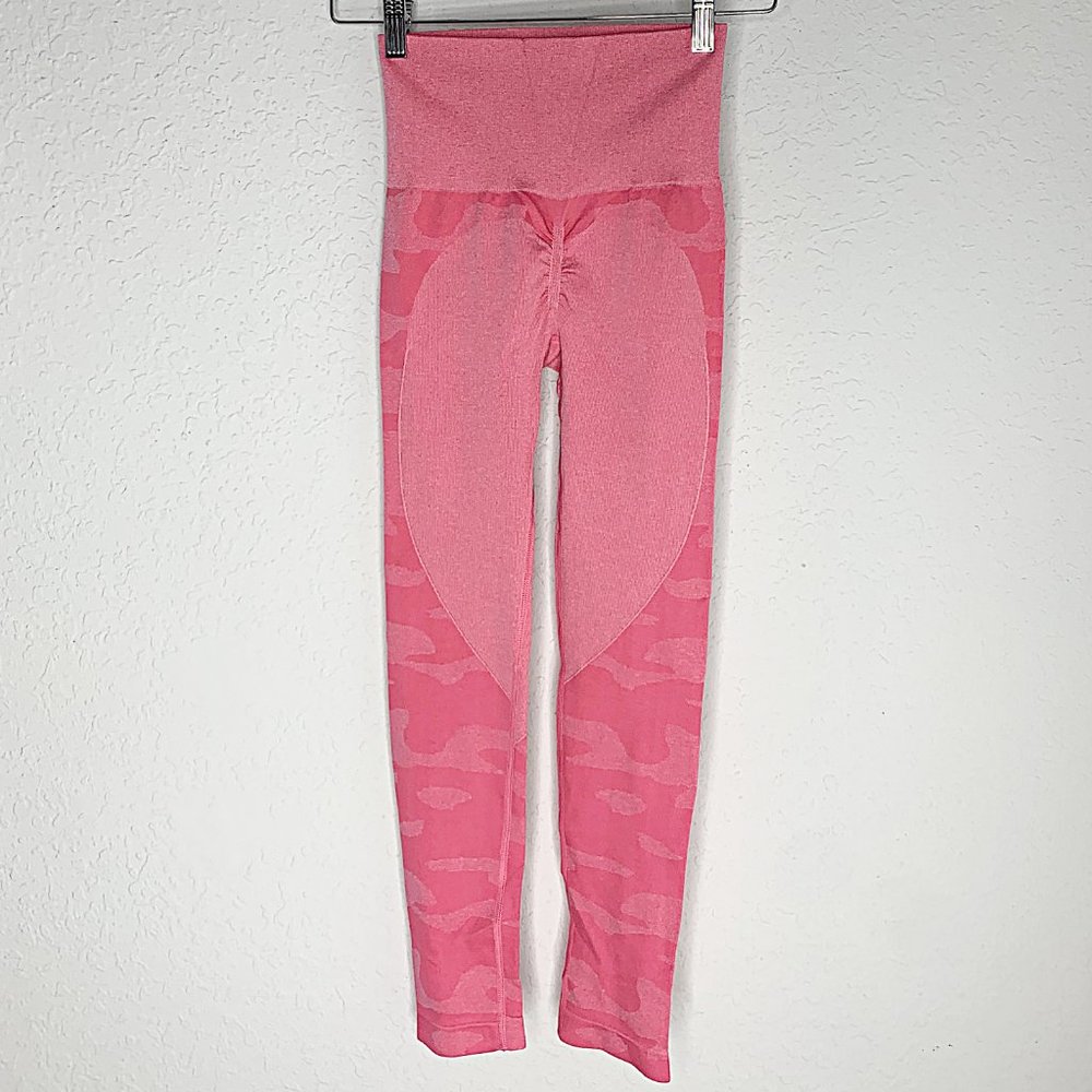 Seamless Camo Print Sports Bra & Ruched Legging Set in Pink - Picture 6 of 9